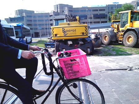 Fietst hier de wethouder van Harderwijk in Utrecht