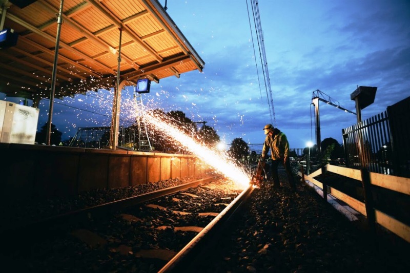 29 juli Westeinde doorslijpen van de spoorstaven 1station Harderwijk 1